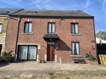 Gîte pour 8 personnes, avec jardin et terrasse, animaux acceptés à Houyet
