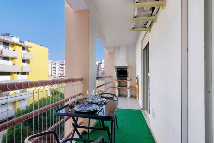 Apartamento entero, Apartamento 'Churrasco e Praia – a 200m' con Balcón, Wi-Fi y Aire Acondicionado in Armação de Pêra (costa), Armação de Pera