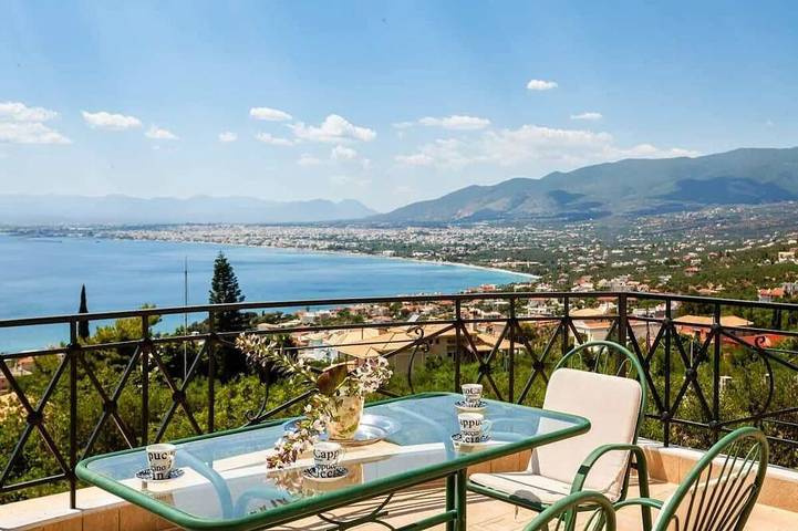 Location de vacances pour 6 personnes, avec Balcon et Jardin à Calamata