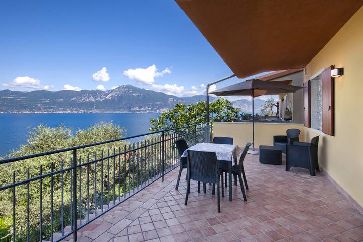 Ferienwohnung für 4 Personen, mit Terrasse und Seeblick in Torri del Benaco
