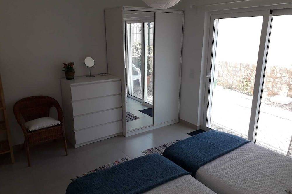 Casa Lema - New Villa & Pool with sea view. Only 8 minutes walk to Salema Beach. in Salema, Parque Natural del Suroeste Alentejano y Costa Vicentina