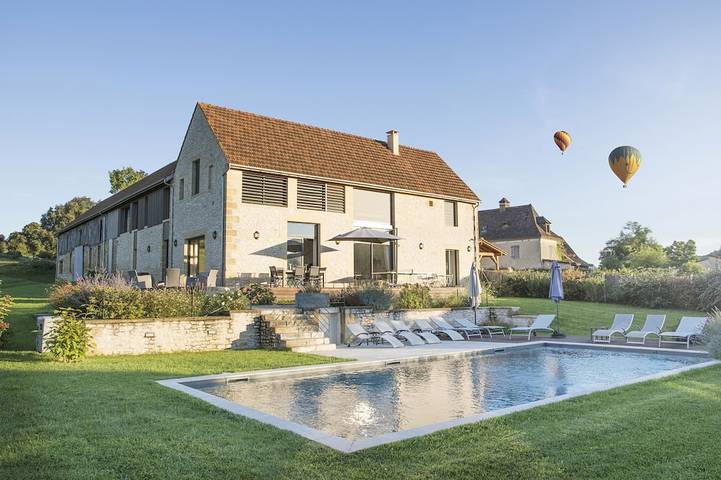 Location de vacances pour 12 personnes, avec jardin à Vézac