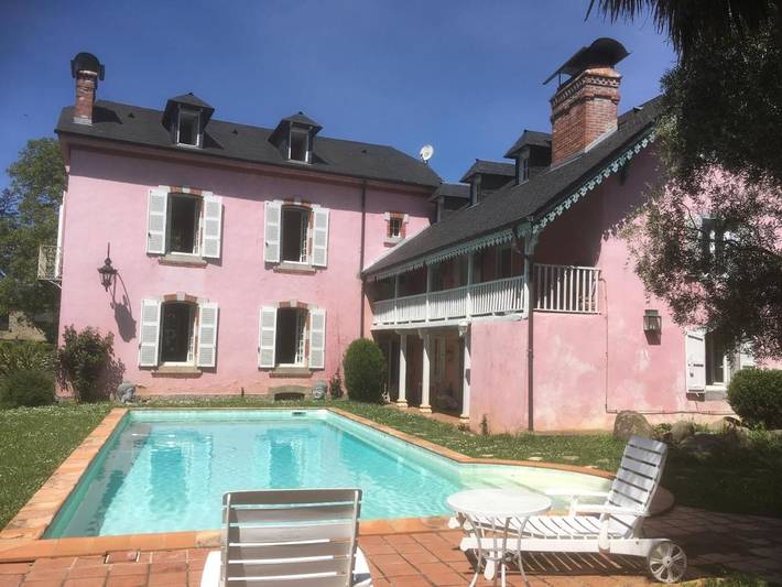 Chambre d’hôte pour 4 personnes, avec vue ainsi que jardin et piscine