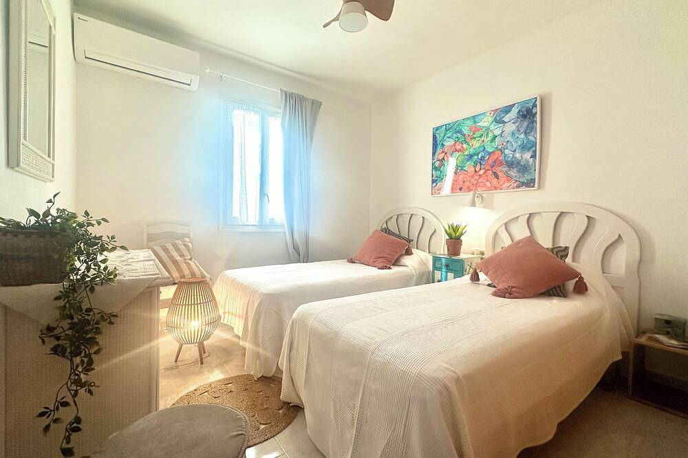 Appartement entier, Beachfront Apartment with Stunning Sea Views in Arenal d'en Castell, Es Mercadal