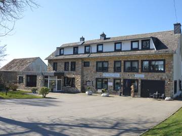 Gîte pour 14 personnes, avec jardin et sauna dans Robertville