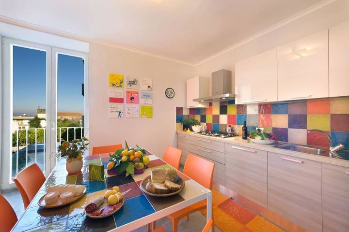Ferienwohnung für 4 Personen, mit Balkon und Terrasse sowie Ausblick in Meta