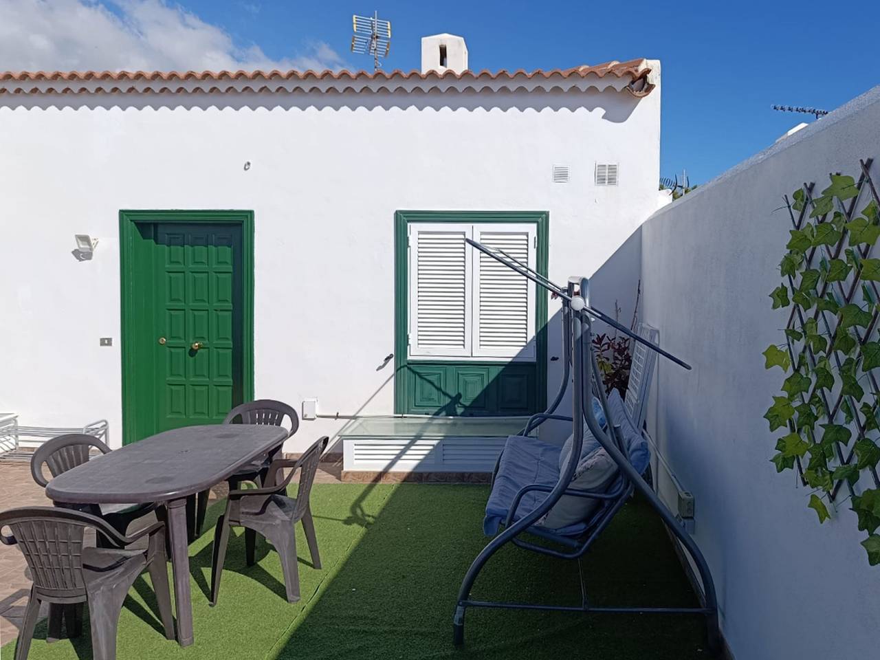 Live Abades Playa de los Abrigos in Abades, Arico