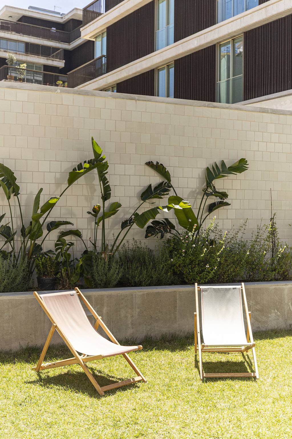 Lisbon Garden Townhouse by Cadenzalux in Graça, São Vicente (Lisboa)