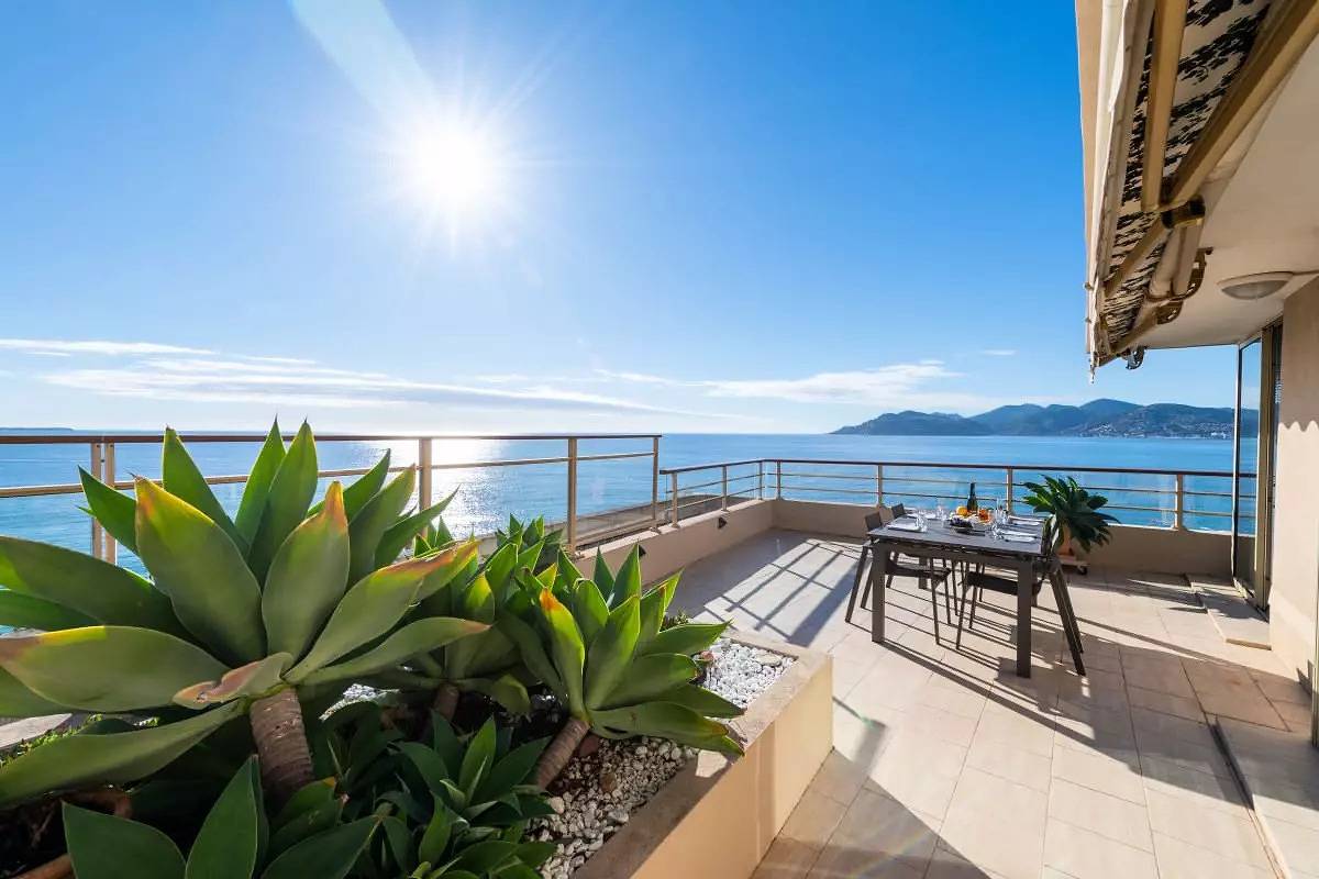 Appartement entier, 3P Vue Panoramique & Accès Plages in Cannes La Bocca, Cannes