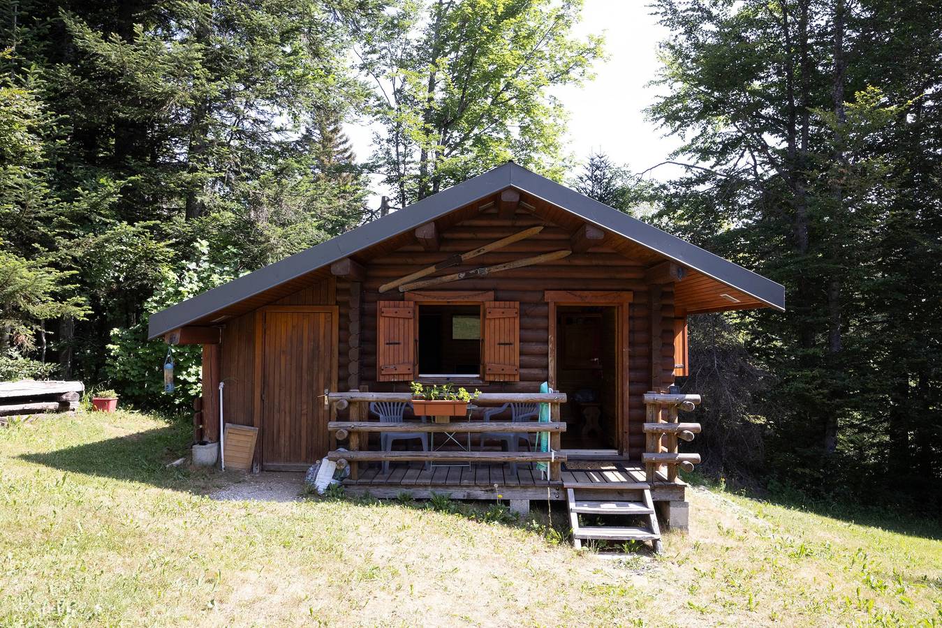Bed & Breakfast 'Petit Chalet' met privéterras, balkon en wifi in Le Revard, Montcel