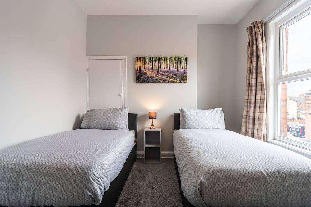 Serene Jesouth  Glam Lodge  in Kingston-upon-Hull, Yorkshire and the Humber