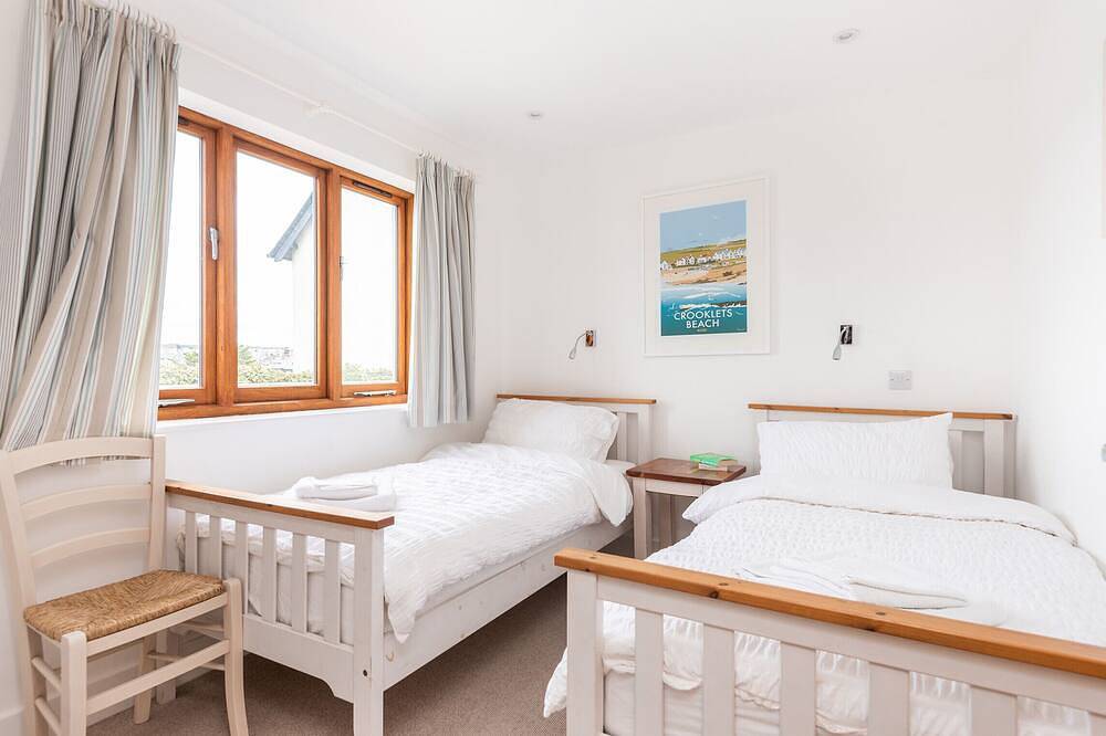 Combermere Cottage, Bude, glimpses of canal & Sea in Bude, Cornwall