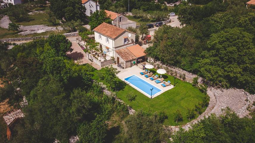 Ferienhaus für 7 Personen, mit Pool und Garten