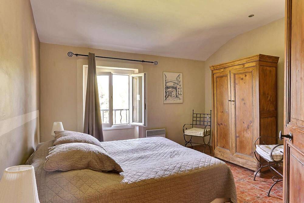 Grande maison climatisée avec belle piscine chauffée au calme en Provence in Entraigues-sur-la-Sorgue, Vaucluse