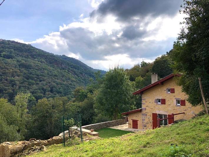 Gîte pour 6 personnes, avec terrasse et jardin à Saint-Étienne-de-Baïgorry - 4
