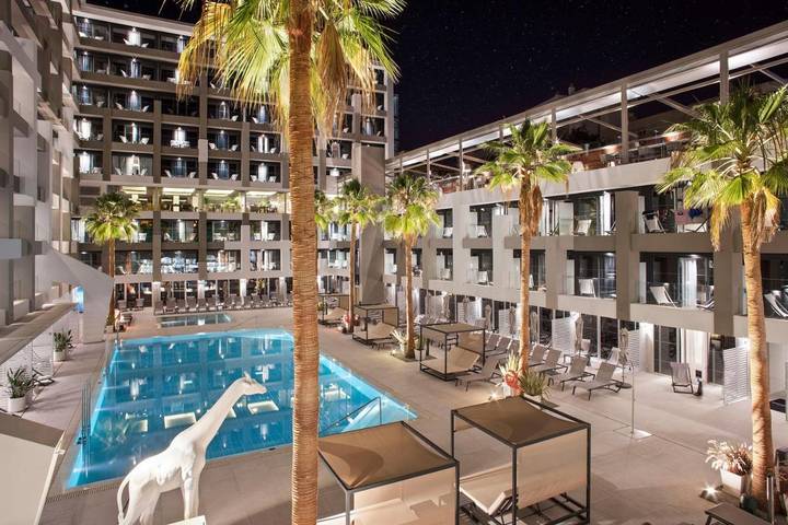 Hôtel pour 4 personnes, avec Terrasse et Jardin ainsi que Bassin pour enfant et Piscine