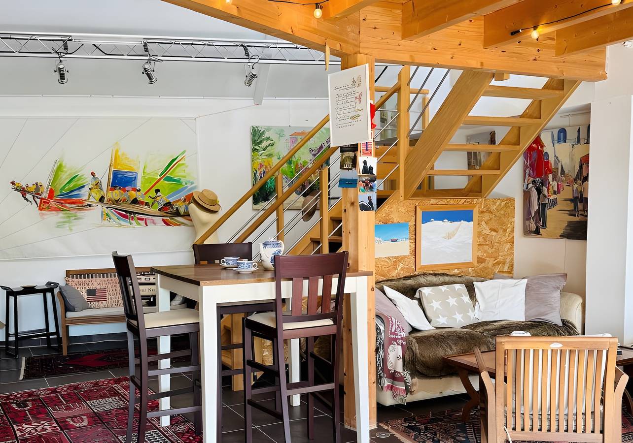 L'Atelier - Type Loft - Porspoder à 100 m des plages - chambre et grande pièce de vie in Porspoder, Région de Brest