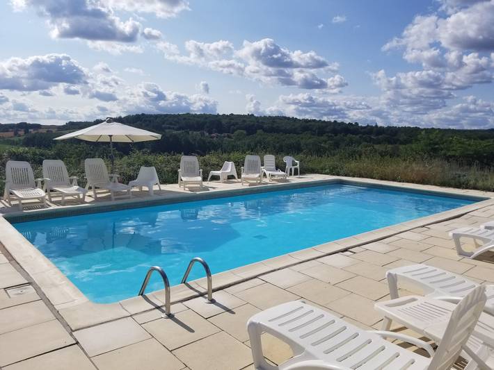 Gîte pour 4 personnes, avec piscine, adapté aux familles dans Boisne La Tude - 2