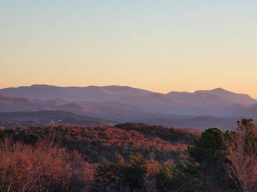 Vacation Rental for 8 Guests in Jocassee, Oconee County, Picture 3