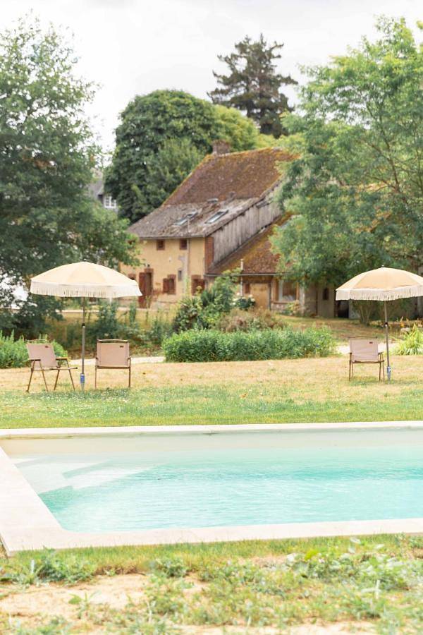 Gîte pour 15 personnes, avec vue et jardin ainsi que vue sur le lac et piscine, animaux acceptés dans Champignelles (Yonne)