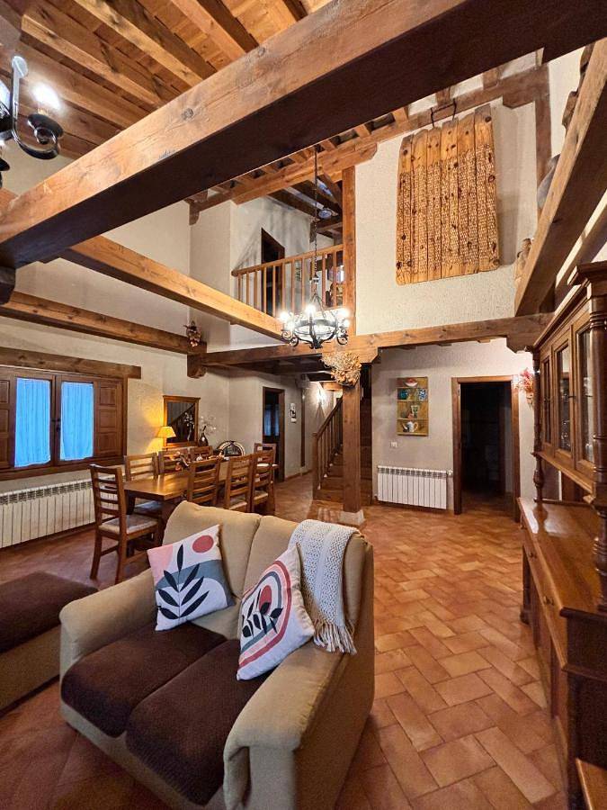 Casa de vacaciones para 9 personas, con vistas además de piscina y jardín, Se admiten mascotas en Comarca de Segovia - 3