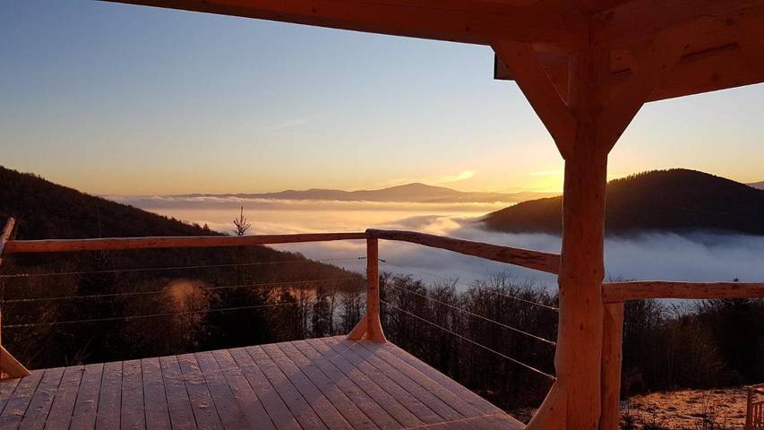 Willa dla 10 osób, z Balkon i Taras oraz Ogród i Widok na jezioro w Beskidy