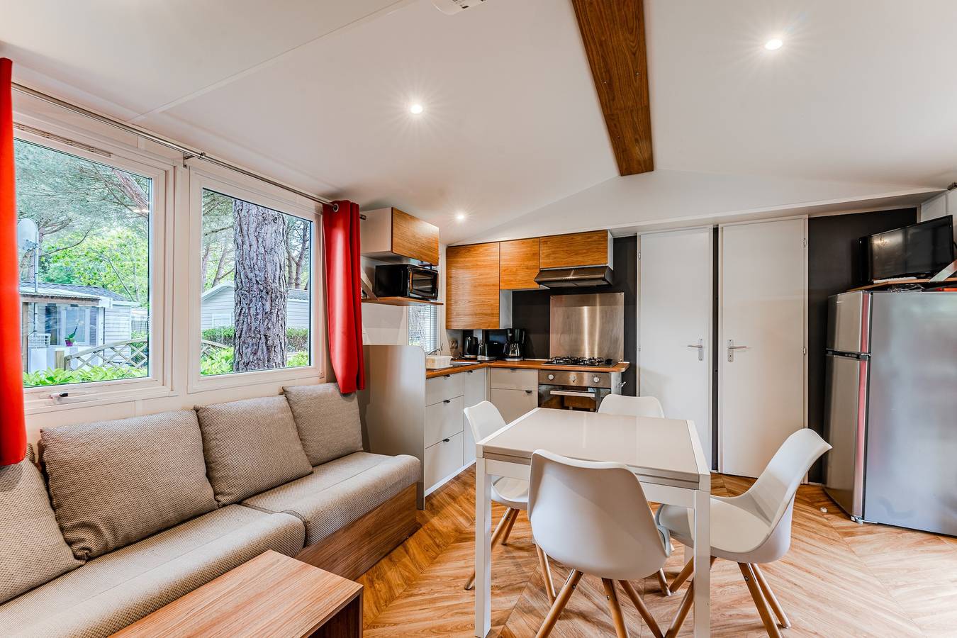 Mobilheim 'Badji': Geteilte Terrasse, privater Garten und Klimaanlage in Gastes in Gastes, Côte d’Argent