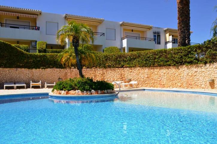 Casa de férias para 6 pessoas, com jardim e terraço e ainda piscina em Alvor