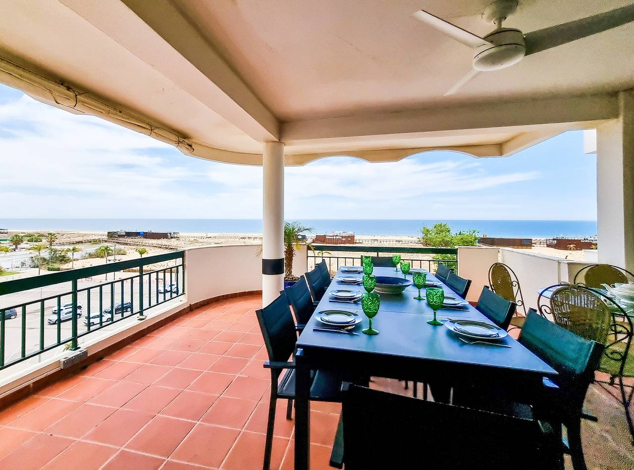 Geheel appartement, Vakantieappartement voor 6 personen met balkon in Monte Gordo, Faro District