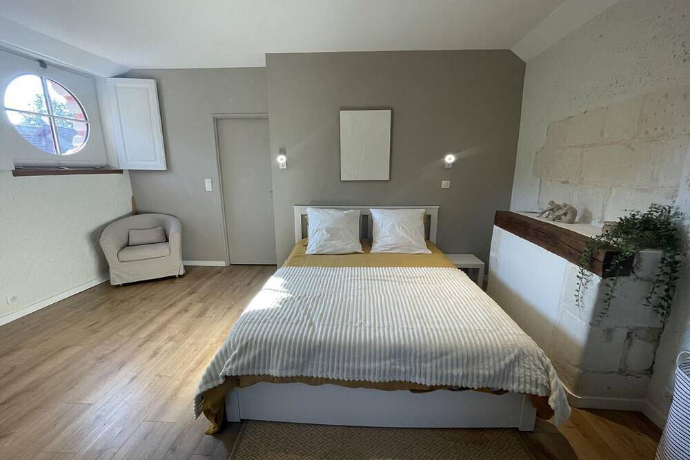 Encantadora casa de vacaciones con parking, admite mascotas, cerca de Tours in Ballan-Miré, Región de Tours