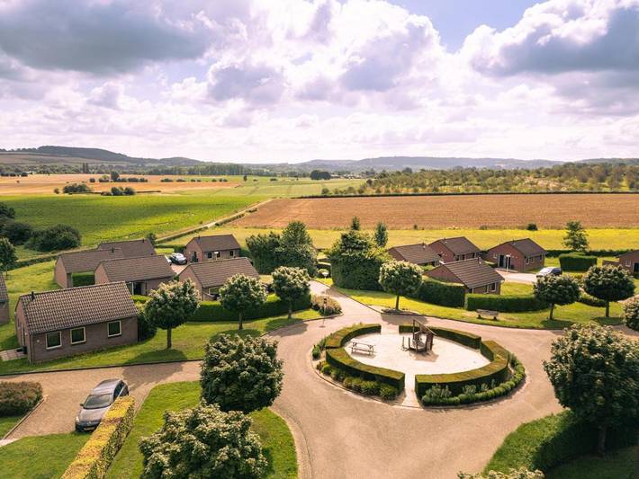 Vakantiepark voor 6 personen, with terras and uitzicht as well as zwembad, met huisdier in Zuid-Limburg