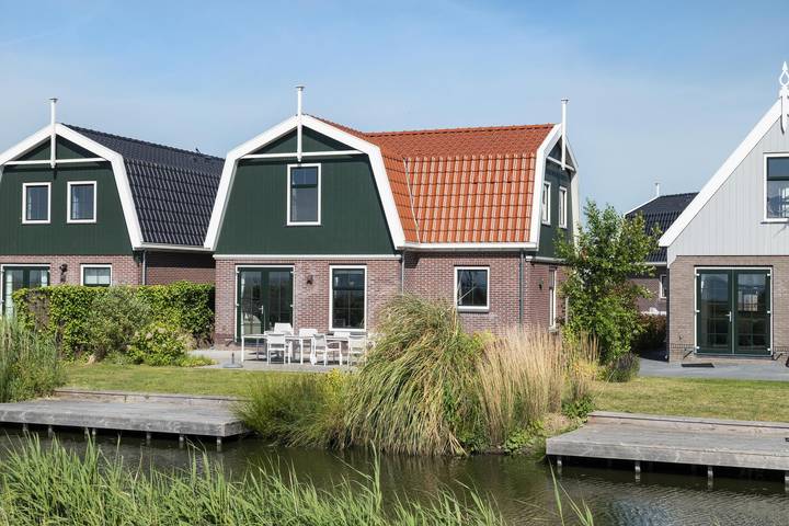Vakantiehuis voor 12 personen, with Balkon/Terras and Terras as well as Tuin and Sauna in Waterland