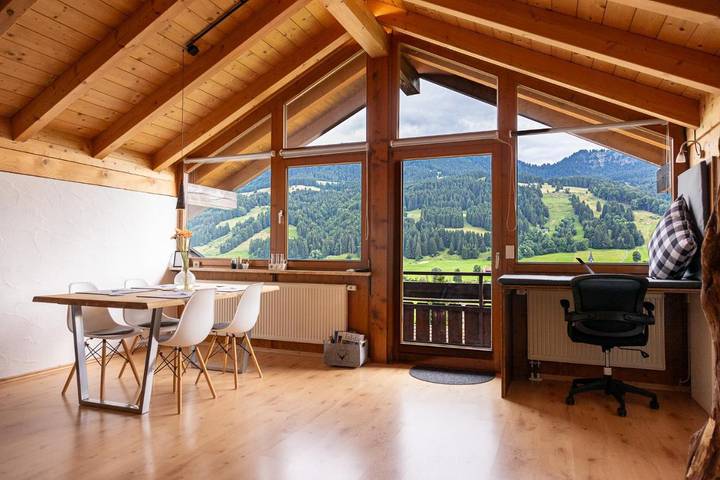 Ferienwohnung für 4 Personen, mit Balkon und Ausblick in Thalkirchdorf