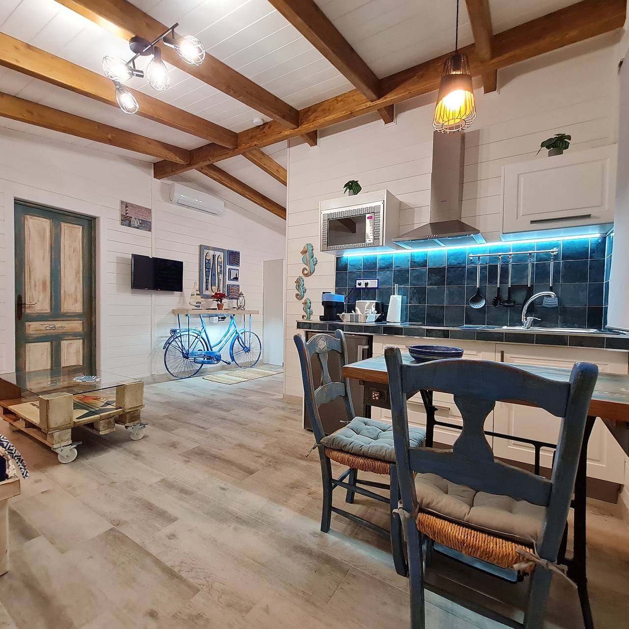 Estudio entero, Apartamento estudio 'Tabarca' con piscina compartida, Wi-Fi y aire acondicionado. in Busot, Costa Blanca