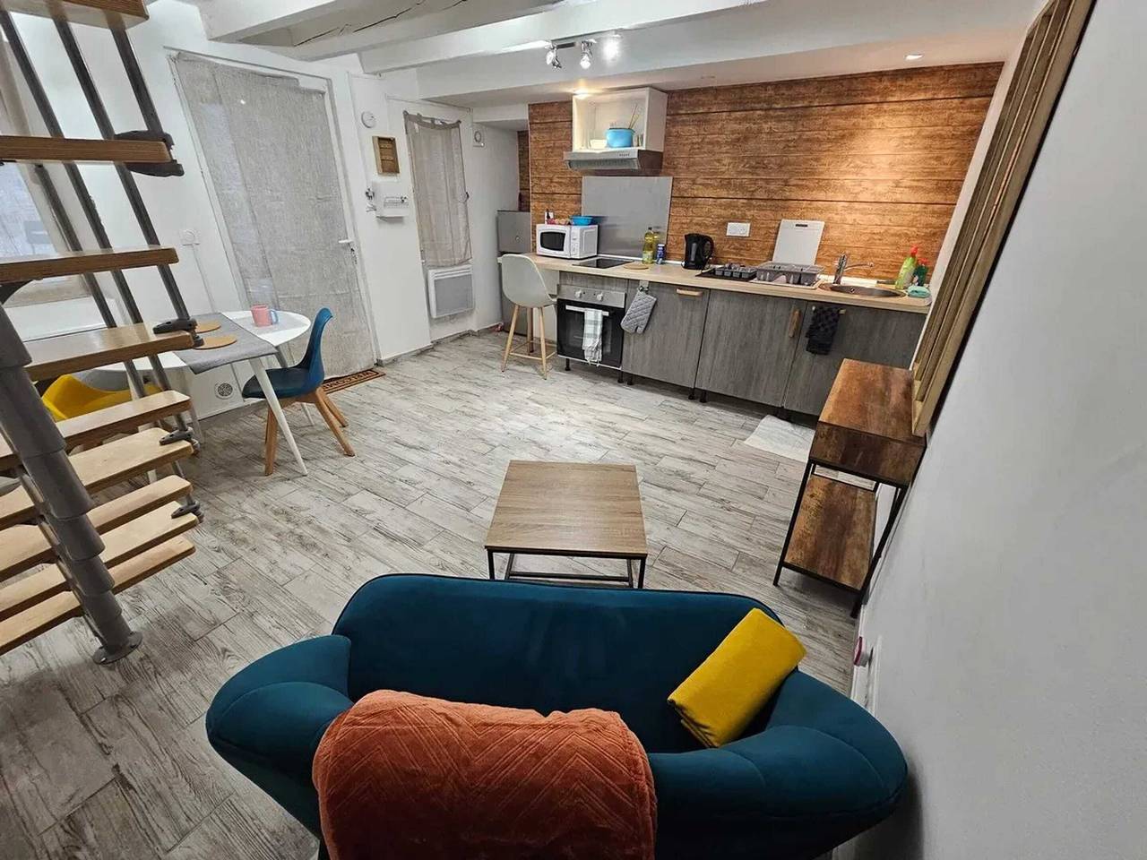 Appartement entier, Appartement accueillant à Montluçon : 35 m², 3 pers. in Montluçon, Région de Montluçon