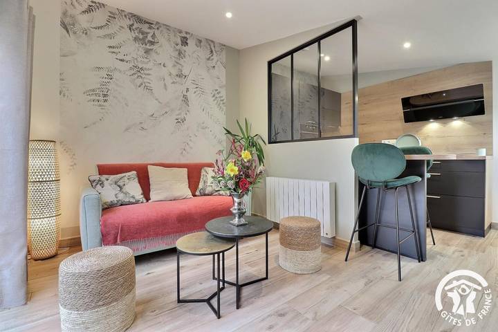 Gîte pour 3 personnes, avec Terrasse ainsi que Jardin et Vue