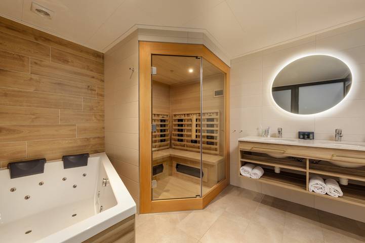 Vakantiehuis voor 2 personen, with Terras and Whirlpool as well as Tuin and Kinderzwembad in Peer