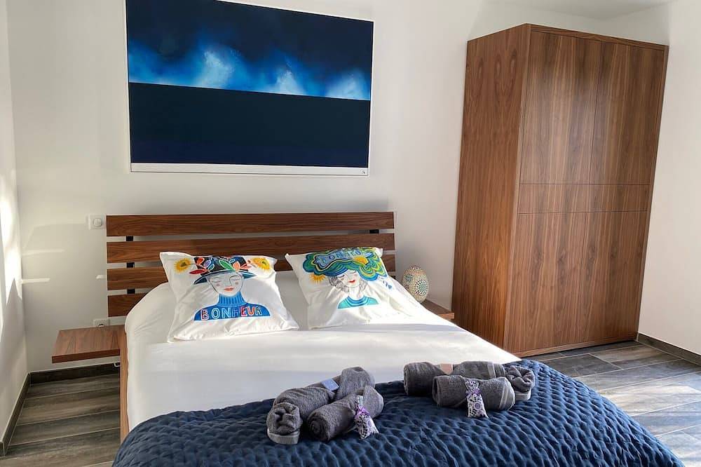 Suite Kean  climatisée vue piscine/spa au calme dans le Var in Saint-Paul-en-Forêt, Région de Draguignan