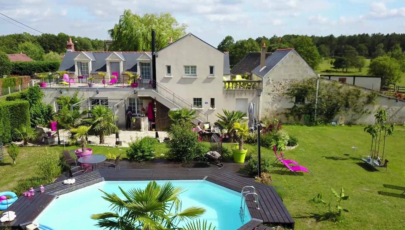 Chambre d'hôtes confortable avec piscine, jardin et parking près de Langeais in Langeais, Vallée de la Loire