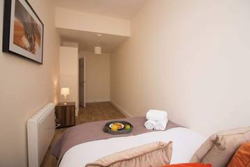Apartment for 8 People in Southampton, South East England, Photo 2