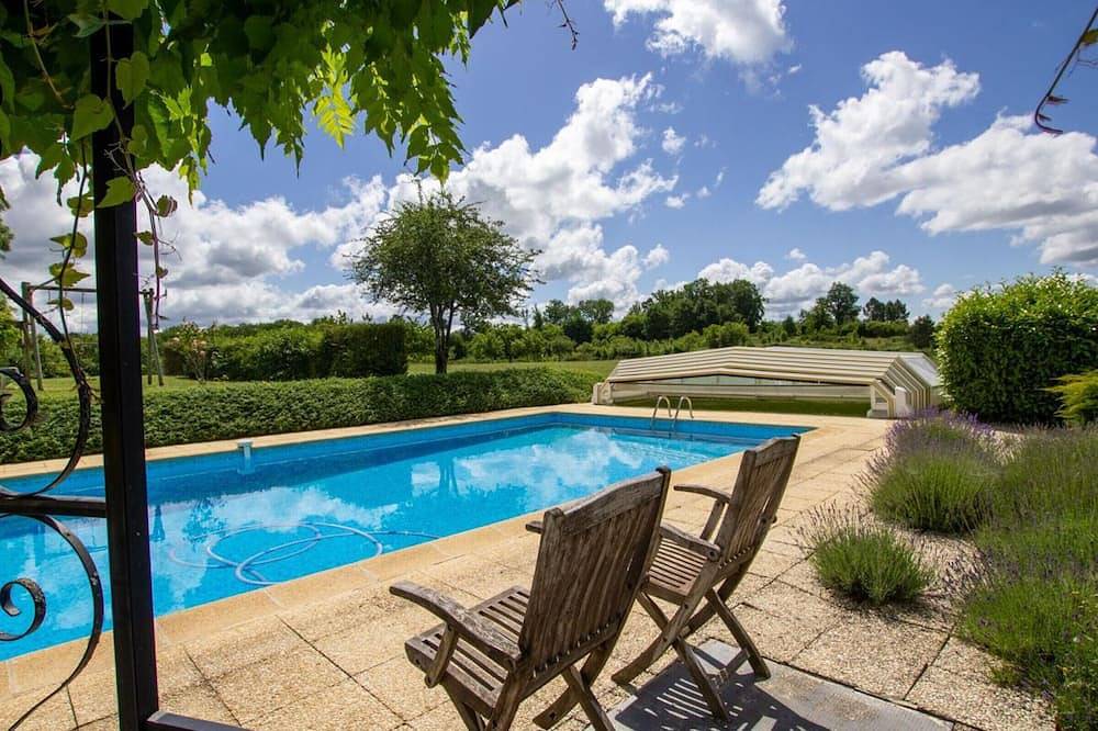 Charmantes Landhaus mit Gemeinschaftspool, 4 Personen in Thenon, Périgord Noir