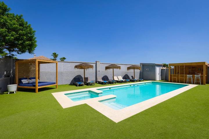 Casa rural para 16 personas, con piscina y jardín, Se admiten mascotas en Almoradí