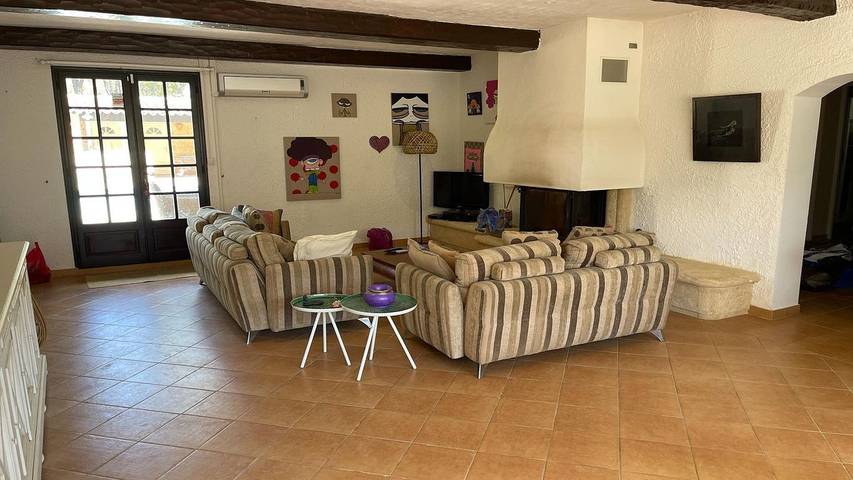 Maison de vacances pour 8 personnes, avec terrasse ainsi que jardin et piscine, animaux acceptés à Vidauban