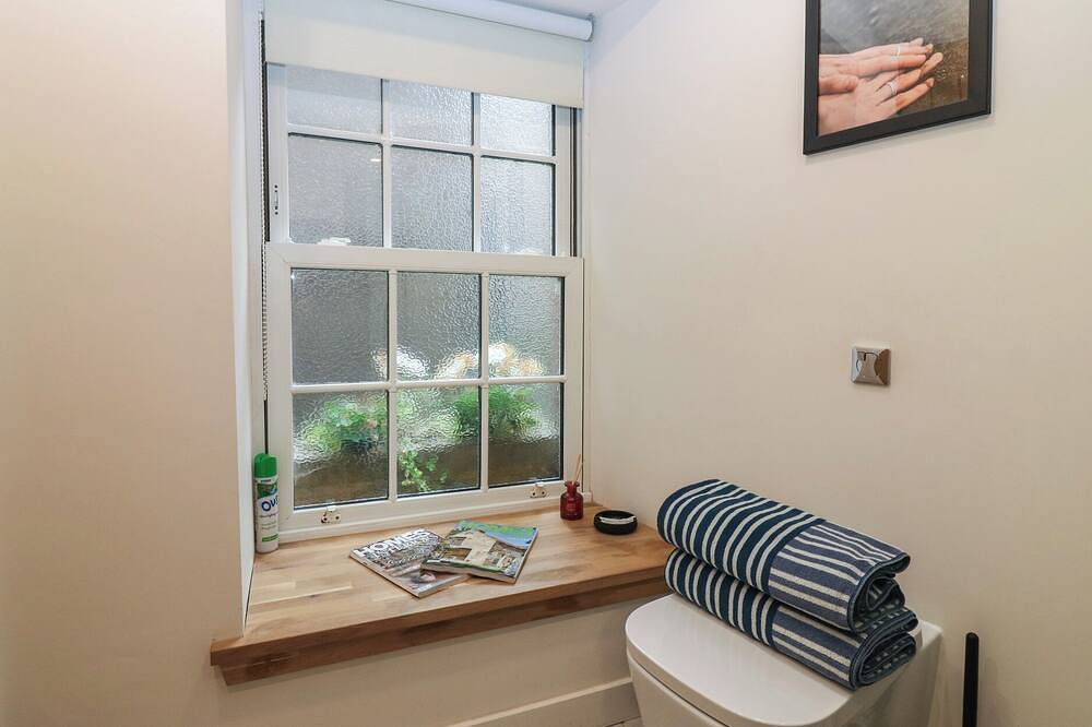 2 East Port, pet friendly, with a garden in Melrose in Melrose, Scottish Borders