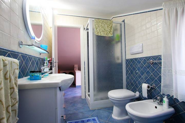 Gîte pour 4 personnes, avec jacuzzi ainsi que piscine et balcon à Campofelice di Roccella - 3