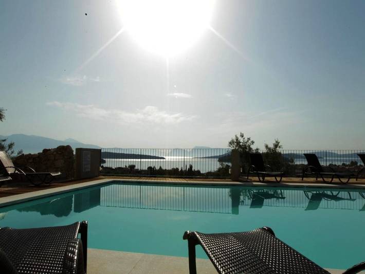 Ferienhaus für 6 Personen, mit Ausblick und Pool sowie Garten in Griechenland