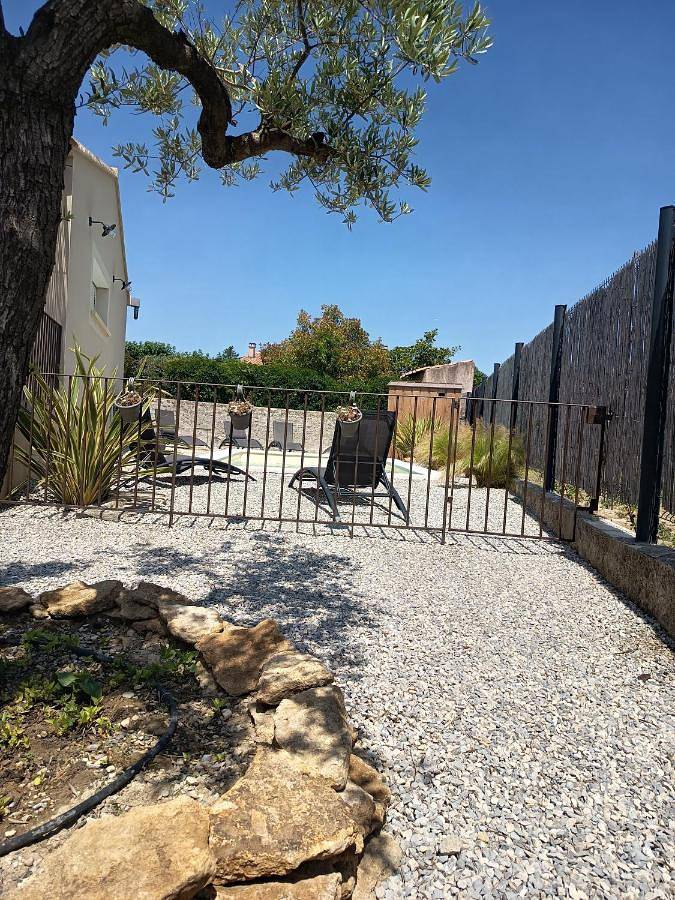 Location de vacances pour 6 personnes, avec vue ainsi que jardin et piscine à Saint-Maurice-sur-Eygues - 3