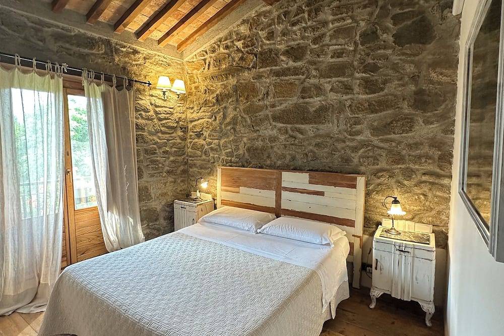 Bauernhaus mit privatem Pool und Jacuzzi, mit einem herrlichen Blick auf den Bolsenasee in Gradoli, Viterbo Provinz