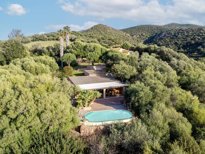 Location de vacances pour 6 personnes, avec jardin et terrasse, animaux acceptés à Badesi - 4