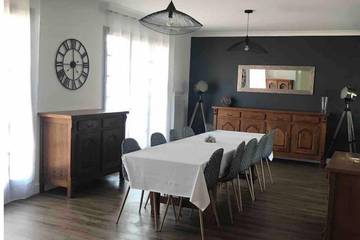 Gîte pour 9 personnes, avec jardin à Coëx